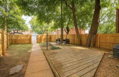 Soulard Apartment | Spacious 4BR Soulard Duplex with Patio & Parking