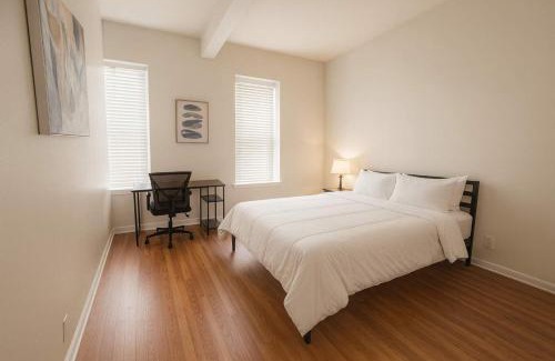 Soulard Apartment | Spacious 4BR Soulard Duplex with Patio & Parking