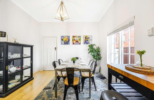 Belfield House | Spacious 4BR Straithfield house close 2 airport city