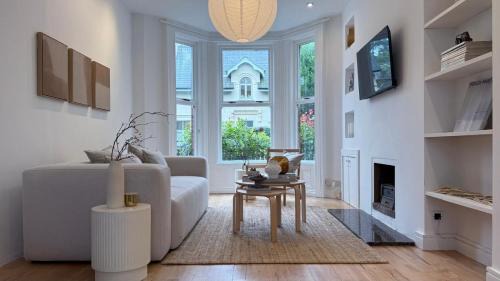 Belfast House | Spacious 4BR Victorian Property w/Outdoor Terrace