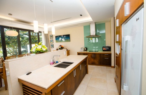 Ngu Hanh Son Villa | Spacious 4BRs Pool Villas, 3 mins to the Beach