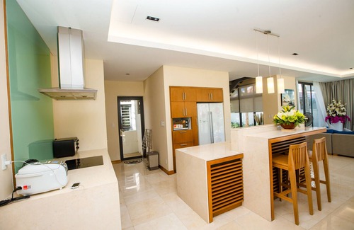 Ngu Hanh Son Villa | Spacious 4BRs Pool Villas, 3 mins to the Beach