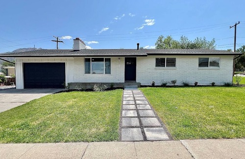 Cottonwood Heights House | Spacious 5-bedroom house in welcoming Cottonwood Heights with AC, WiFi, Game RM.