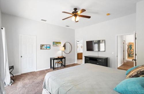 Palm Harbor Villa | Spacious 5 Bd 3 Bath Home Swim Spa Near Beaches