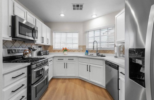 North Las Vegas House | Spacious 5 BD Home w/Theater, Billiard, and More!