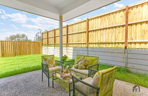 Deebing Heights House | Spacious 5-Bedroom Home in Deebing Heights