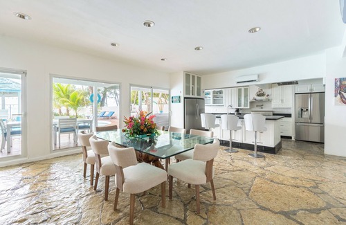 Guayacanes Villa | Spacious 5-bedroom villa in delightful Playa Juan Dolio with AC, WiFi