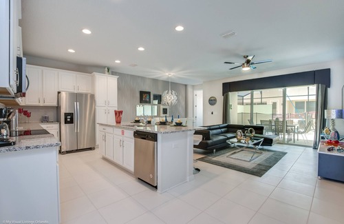Four Corners House | Spacious 5 Bed Splash Pool Townhome in Solara