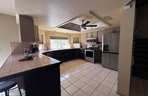 Lake Havasu City House | Spacious 5-bedroom house with WiFi, New Pool and Hot Tub, tons of parking