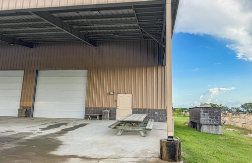 Port O Connor House | Spacious 5-bedroom house along the coast in Port O'Connor, TX