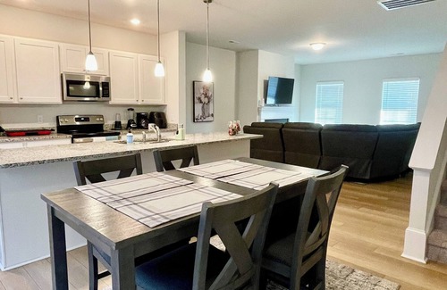 Winston - Salem House | Spacious 5-bedroom house with WiFi and AC in charming Winston-Salem