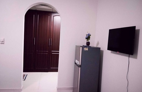 Abu Dhabi Apartment | Spacious 5-bedroom apartment in lovely Abu Dhabi with AC, WiFi