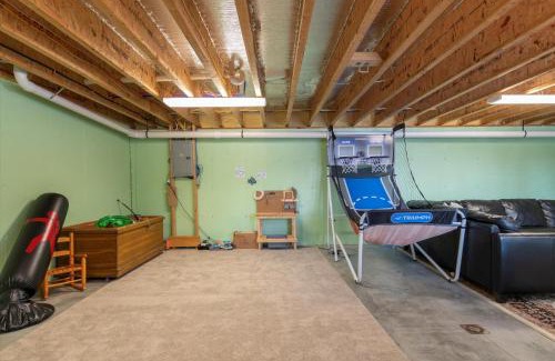 Chester House | Spacious 5-bedroom Chalet with AC and WiFi in charming Chester