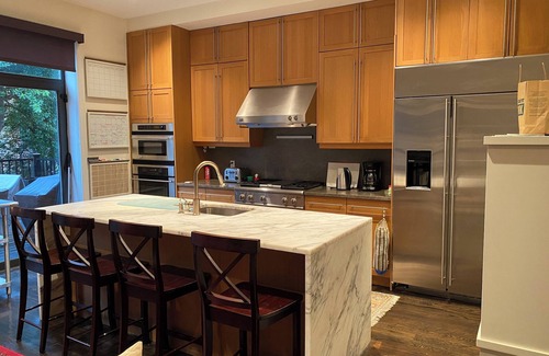 Upper Manhattan House | Spacious 5-bedroom Gut Renovated Triplex Brownstone in vibrant NYC