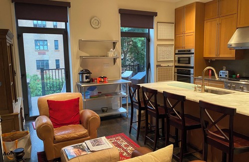 Upper Manhattan House | Spacious 5-bedroom Gut Renovated Triplex Brownstone in vibrant NYC