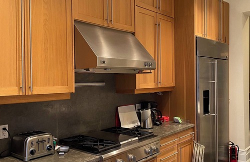 Upper Manhattan House | Spacious 5-bedroom Gut Renovated Triplex Brownstone in vibrant NYC