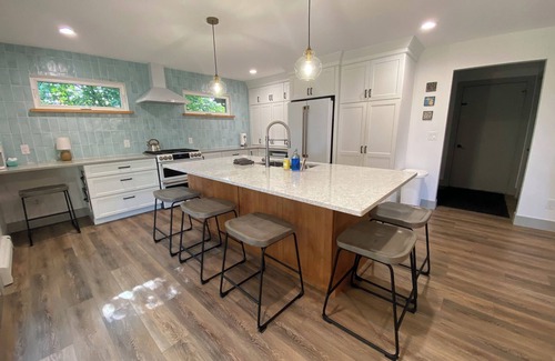 Williamsburg House | Spacious 5-bedroom house just outside the Village of Elk Rapids with AC, WiFi