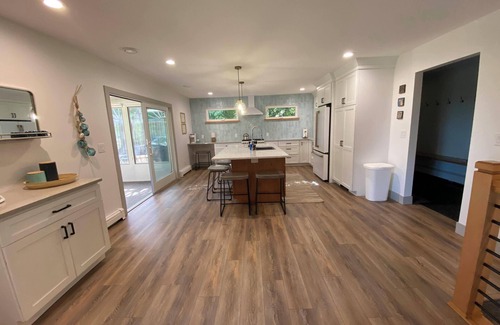 Williamsburg House | Spacious 5-bedroom house just outside the Village of Elk Rapids with AC, WiFi