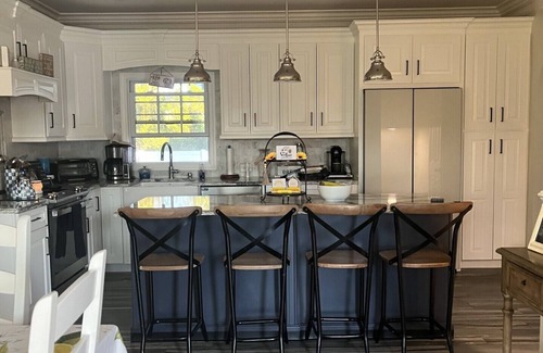 North Massapequa House | Spacious 5-bedroom house in charming Massapequa with AC
