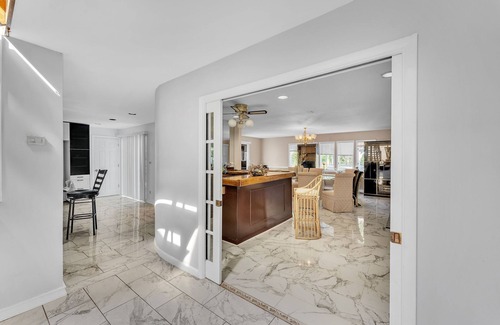 Bay Shore House | Spacious 5-bedroom house in delightful Bay Shore with AC