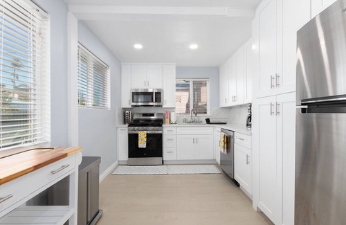 Linda Vista House | Spacious 5-bedroom house in San Diego with Games, BBQ, WiFi, AC