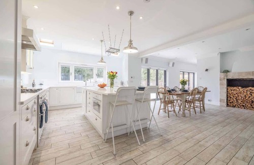 Windsor House | Spacious 5-Bedroom Home in Windsor
