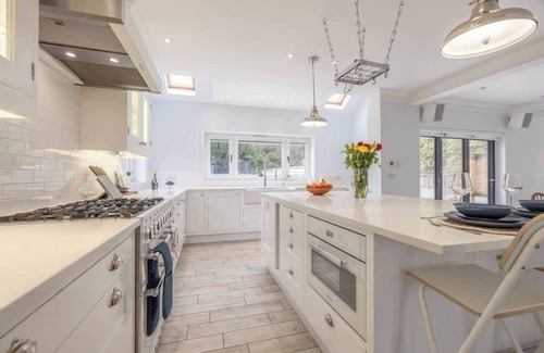 Windsor House | Spacious 5-Bedroom Home in Windsor