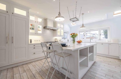 Windsor House | Spacious 5-Bedroom Home in Windsor