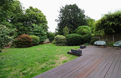 Runnymede Ski Chalet | Spacious 5-Bedroom Home with Large Garden in Egham