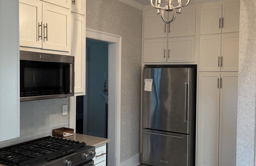 Summerville House | Spacious 5-Bedroom Home with Private Guest Cottage