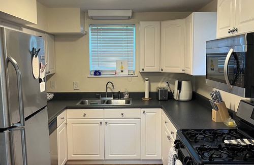 Summerville House | Spacious 5-Bedroom Home with Private Guest Cottage