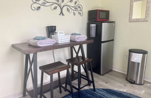 East Lake Morton House | Spacious 5-bedroom house in charming Lakeland with AC, WiFi