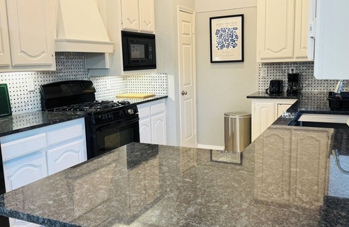 McKinney House | Spacious 5-bedroom house with AC, WiFi in charming McKinney