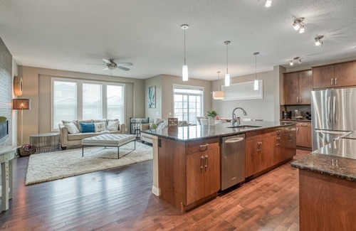 Calgary House | Spacious 5 bedroom house in Fabulous and Prime Calgary Location