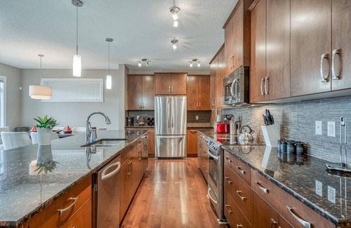 Calgary House | Spacious 5 bedroom house in Fabulous and Prime Calgary Location