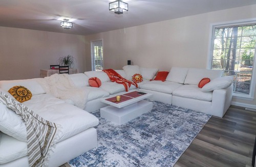 Jackson House | Spacious 5-bedroom house in charming Jackson with AC
