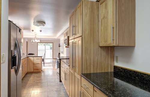 Kenmore House | Spacious 5-bedroom house in brilliant Kenmore with WiFi AC Exercises room