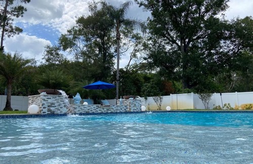 Egypt Lake-Leto House | Spacious 5-bedroom house with WiFi, AC, Heated Pool and Jacuzzi in Central Tampa