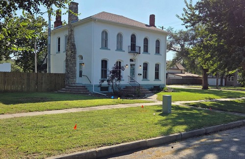 Newton House | Spacious 5-bedroom Italian Villa from 1875 with modern amenities.