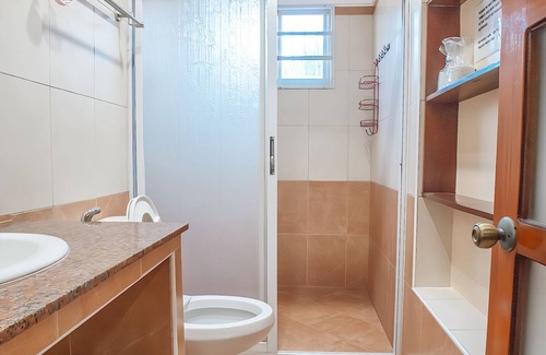 Dauis House | Spacious 5-bedroom Panglao Home with FREE transfers, Infinity Pool, WiFi, & A/C
