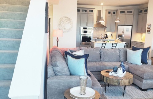 Arlington House | Spacious 5-bedroom townhome with WiFi, fitness room in charming Arlington