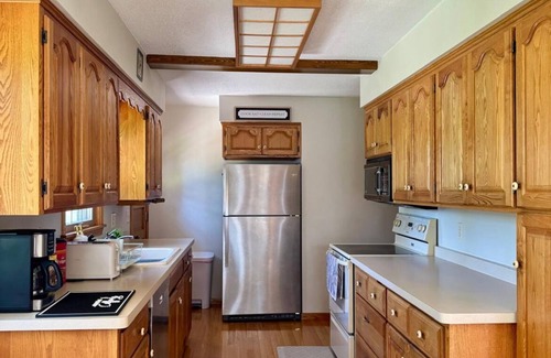 East Bloomington House | Spacious 5-bedroom house in pleasant Bloomington MN with AC