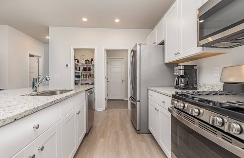 Red Hill House | Spacious 5-bedroom house with WiFi and AC in superb Myrtle Beach.