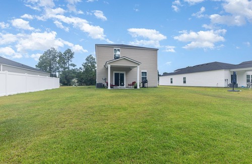 Red Hill House | Spacious 5-bedroom house with WiFi and AC in superb Myrtle Beach.