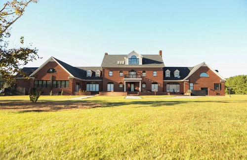 Rocky Mount House | Spacious 5-bedroom, 8,000 sq. ft. estate just outside Rocky Mount mins from I-95