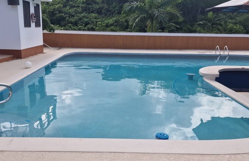 Caribbean Park Villa | Spacious 5-bedroom villa in fabulous Tower Isle with AC, WiFi and Outdoor pool