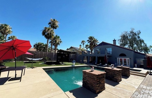Paradise House | Spacious 5-bedroom villa with 8 beds and Large Pool/Spa in brilliant Las Vegas