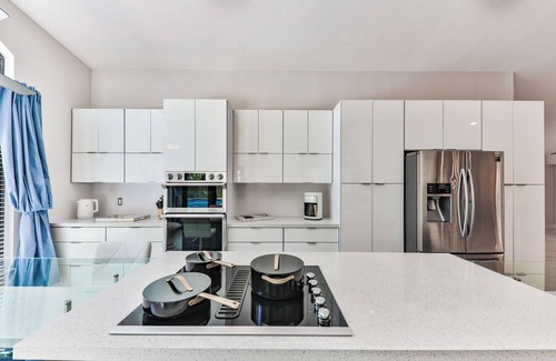 Highland Lakes Villa | Spacious 5-bedroom villa in charming Aventra with WiFi, AC
