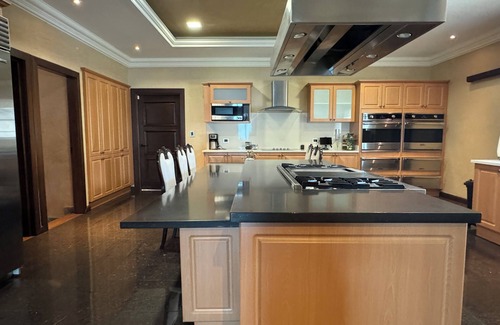 Escazu House | Spacious 5-bedroom villa in fantastic Escazú with AC, WiFi