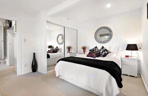 Epsom Villa | Spacious 5 Bedrooms House in Epsom
